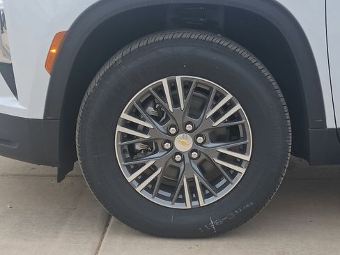 New 2026 Chevrolet Traverse LT w/ Driver Confidence Package image 9