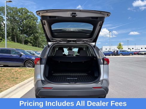 Used 2021 Toyota RAV4 XLE AWD/4WD image 11