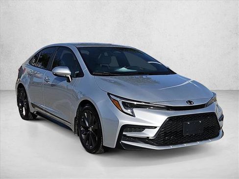 Used 2023 Toyota Corolla SE image 3