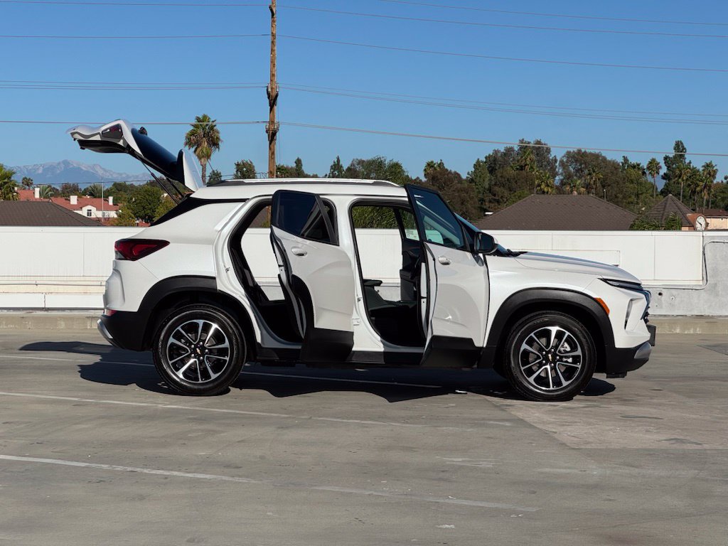 Used 2024 Chevrolet TrailBlazer LT FWD image 28