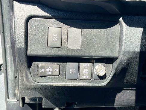 Used 2022 Toyota Tacoma TRD Off-Road w/ Technology Package AWD/4WD image 10
