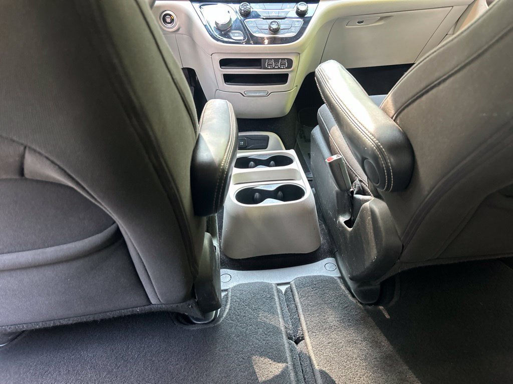 Used 2022 Chrysler Voyager LX FWD image 27