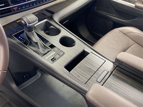 Certified 2024 Toyota Sienna Platinum image 30