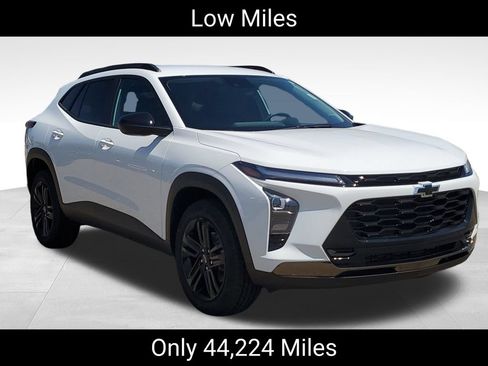 Certified 2024 Chevrolet Trax ACTIV w/ Driver Confidence Package FWD image 2