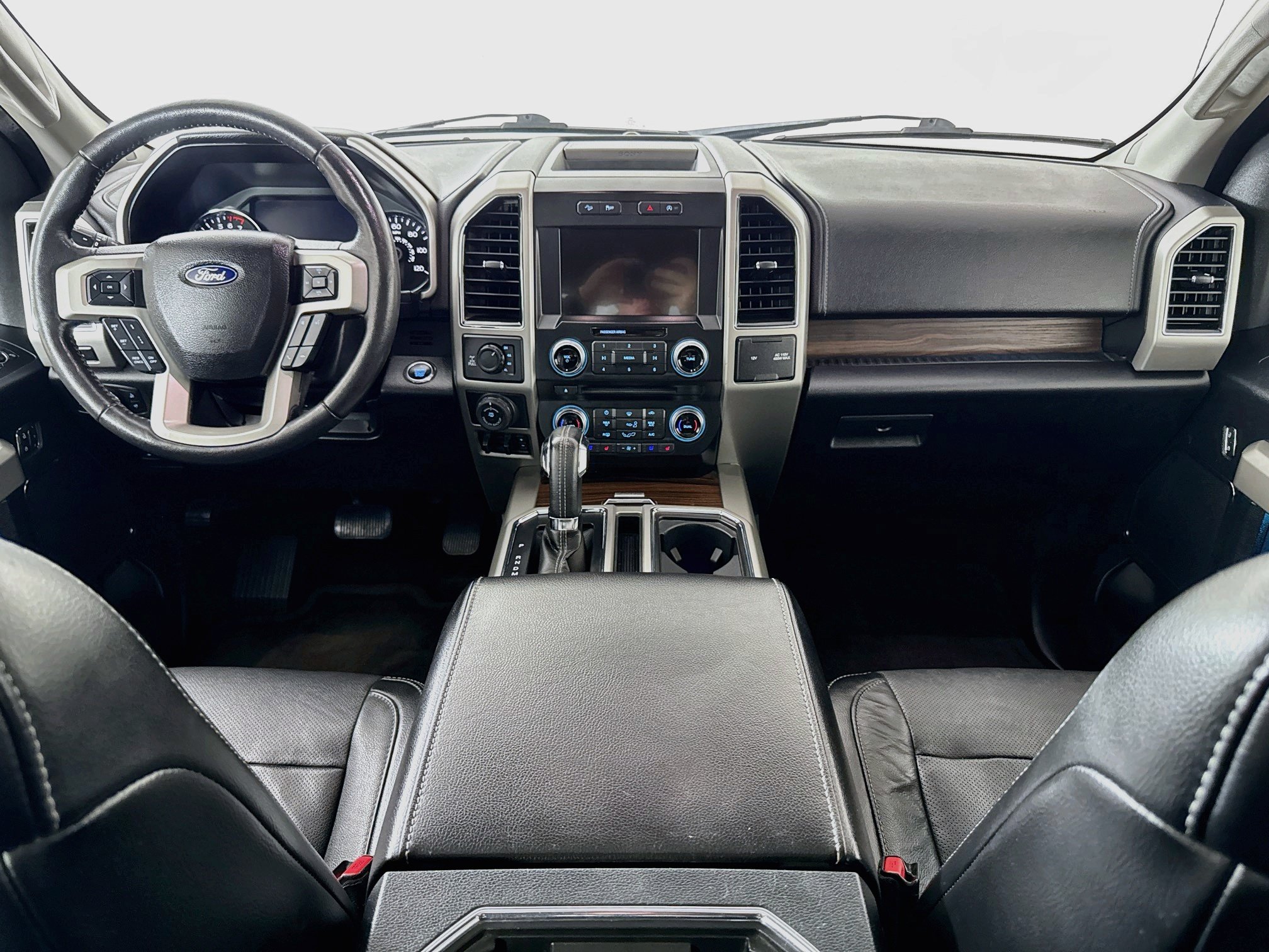 Used 2017 Ford F150 Lariat w/ Equipment Group 502A Luxury AWD/4WD image 3