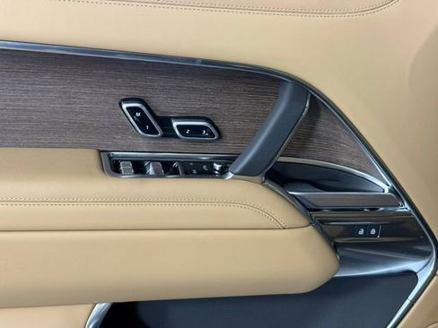 New 2025 Land Rover Range Rover SE image 12