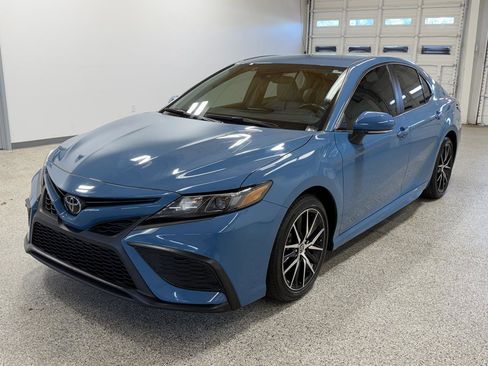 Used 2023 Toyota Camry SE image 8