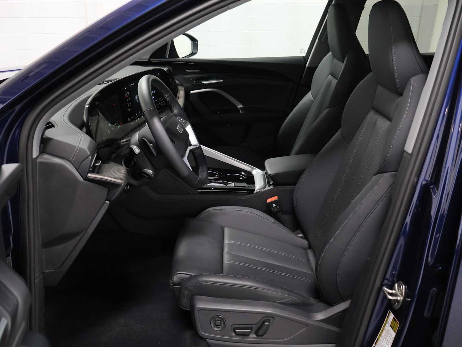 Certified 2025 Audi Q5 Premium Plus AWD/4WD image 5