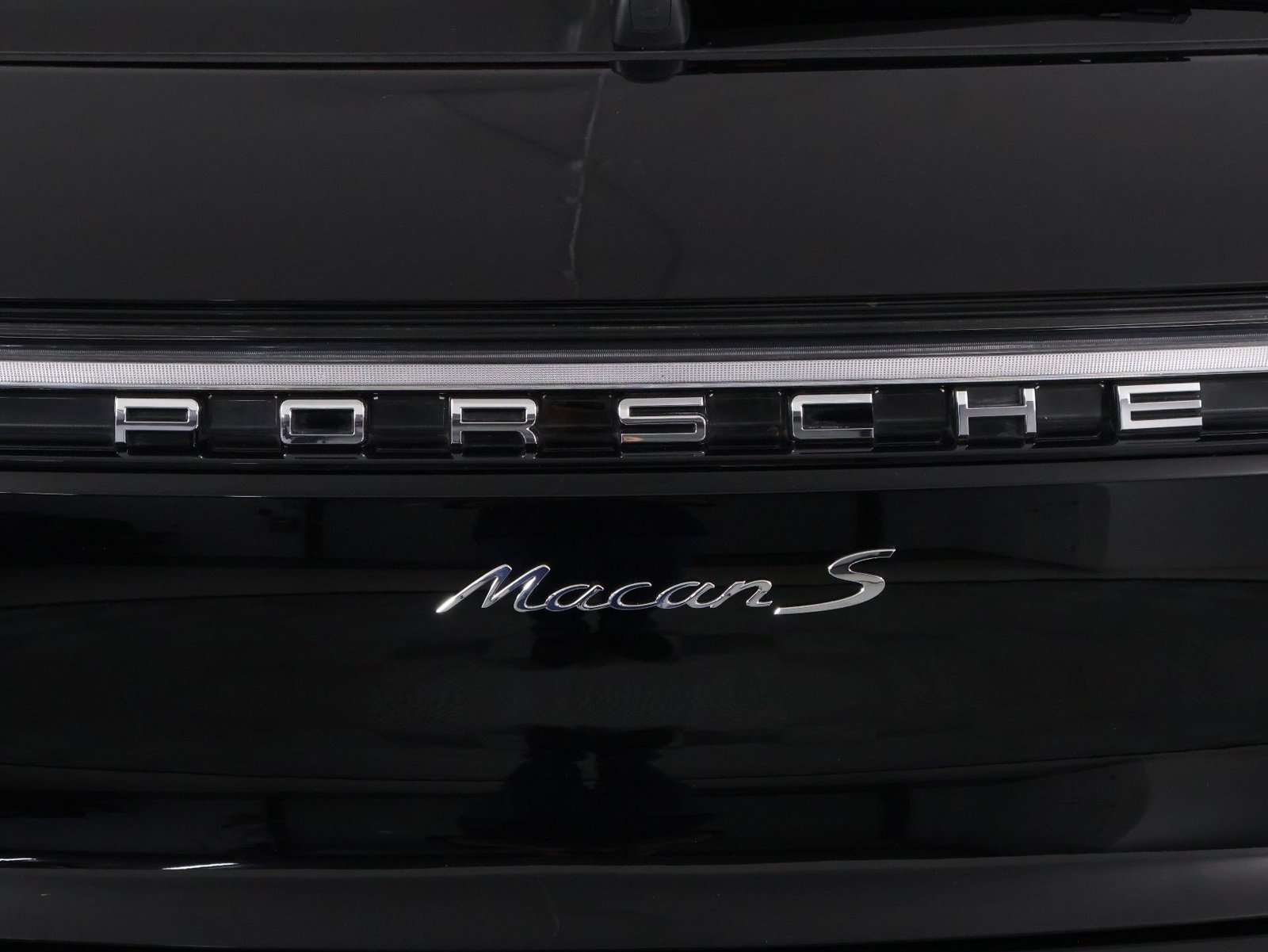 Certified 2024 Porsche Macan S AWD/4WD image 22