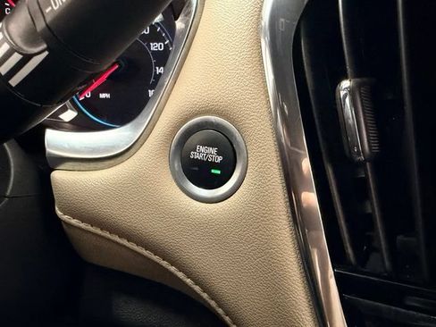 Certified 2023 Chevrolet Traverse LT w/ LT Premium Package FWD image 17