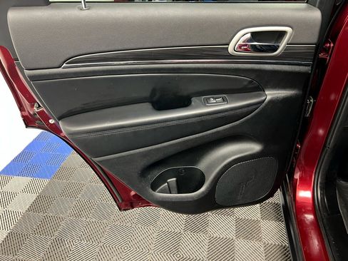 Used 2022 Jeep Grand Cherokee Limited image 9