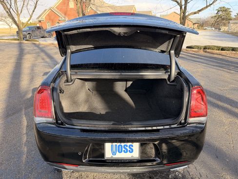 Used 2018 Chrysler 300 S w/ 300S Premium Group image 13