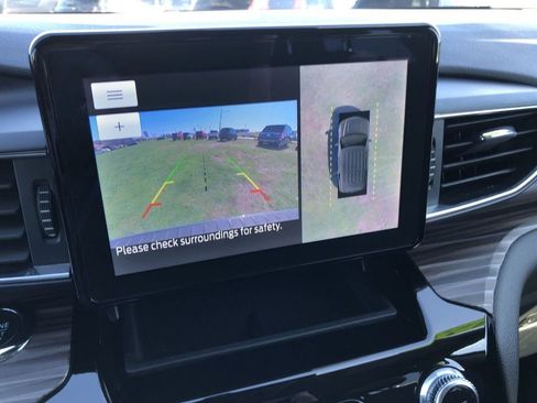 Used 2023 Ford Explorer Limited AWD/4WD image 22