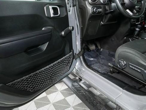 Used 2020 Jeep Wrangler Sport image 8