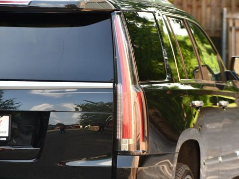 Used 2016 Cadillac Escalade Premium image 10