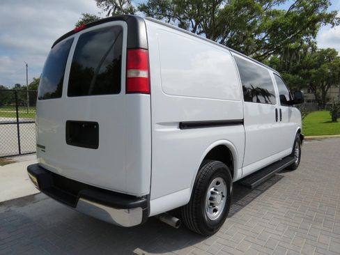 Used 2016 Chevrolet Express 3500 image 32