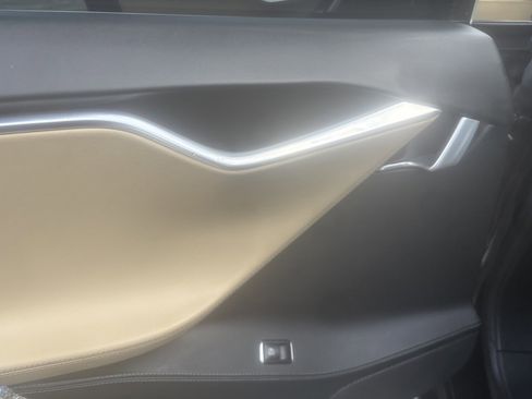 Used 2016 Tesla Model S 70D image 23