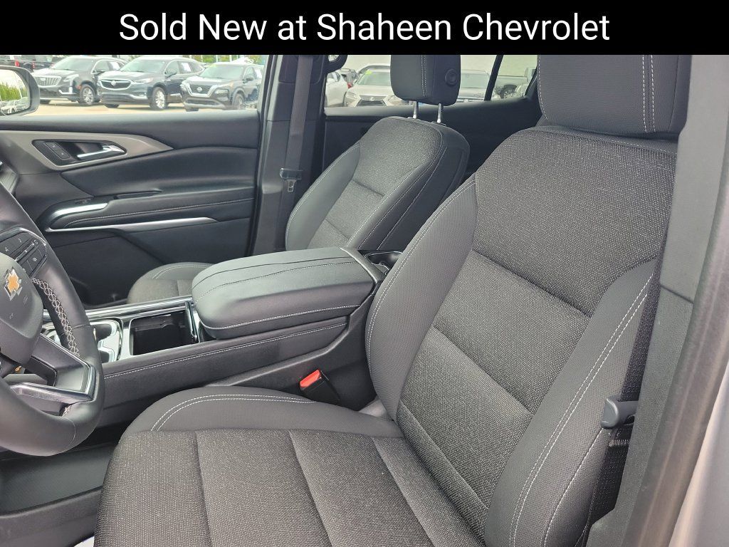 Used 2024 Chevrolet Traverse LT w/ Trailering Package AWD/4WD image 6
