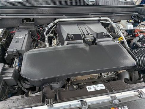 Used 2024 Chevrolet Colorado ZR2 w/ Technology Package AWD/4WD image 30