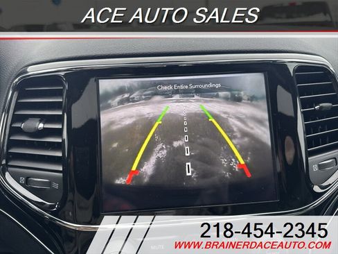 Used 2021 Jeep Grand Cherokee Trailhawk image 10