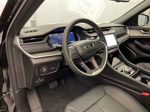 New 2026 Jeep Grand Cherokee Limited AWD/4WD image 16
