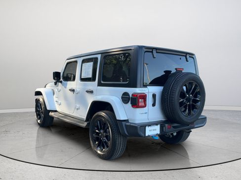 Used 2023 Jeep Wrangler Unlimited Sahara w/ Dual Top Group AWD/4WD image 9