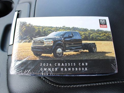 Used 2024 RAM 5500 Tradesman AWD/4WD image 33