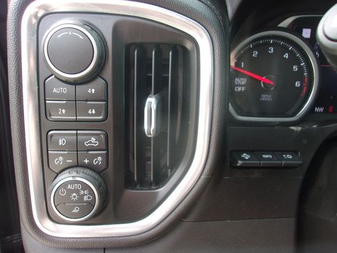 Used 2019 Chevrolet Silverado 1500 High Country w/ Technology Package AWD/4WD image 24