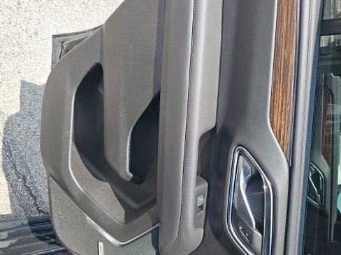 Used 2024 Chevrolet Tahoe High Country image 31