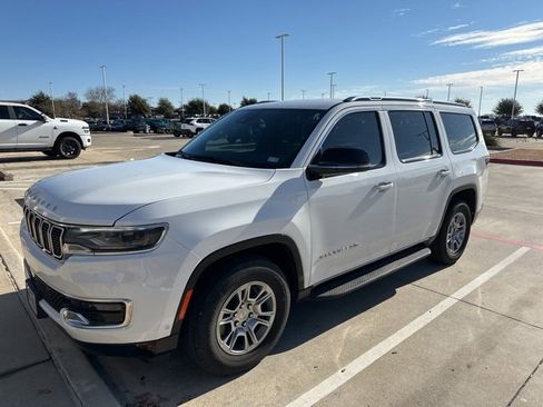 Used 2023 Jeep Wagoneer 4WD image 3