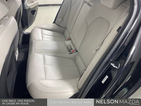 Used 2025 Genesis G70 2.5T RWD image 27