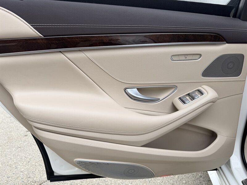 Used 2018 Mercedes-Benz S 560 Sedan image 23