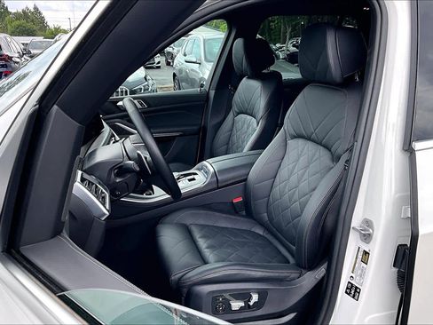 Certified 2025 BMW X5 xDrive40i w/ Climate Comfort Package AWD/4WD image 8