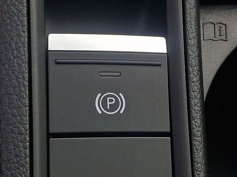 Used 2025 Audi Q3 2.0T Premium w/ Convenience Package image 24