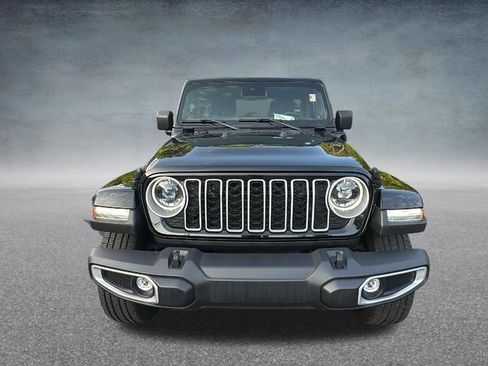Used 2025 Jeep Wrangler Unlimited Sahara AWD/4WD image 4