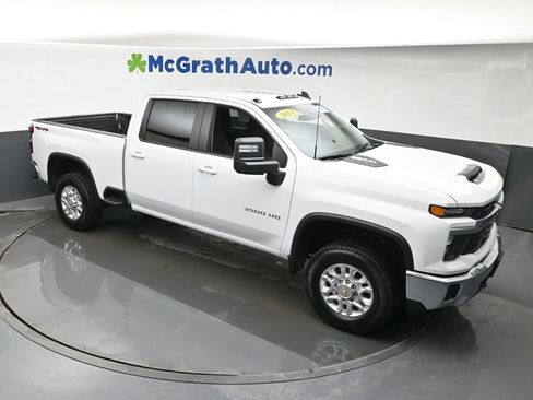 Used 2024 Chevrolet Silverado 3500 LT w/ Convenience Package image 3