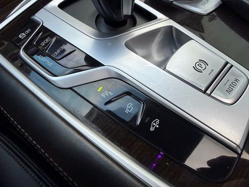 Used 2020 BMW 750i xDrive w/ Cold Weather Package image 16