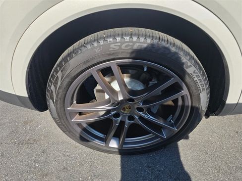 Used 2020 Porsche Cayenne S AWD/4WD image 28