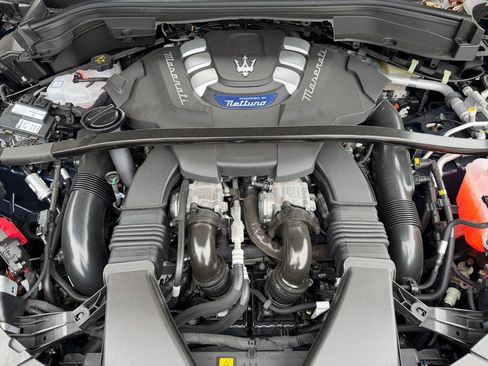 New 2025 Maserati Grecale Trofeo image 9