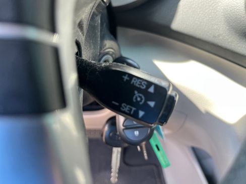 Used 2013 Toyota Highlander Plus AWD/4WD image 32