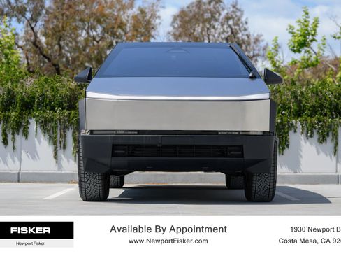 Used 2024 Tesla Cybertruck AWD Crew Cab image 5