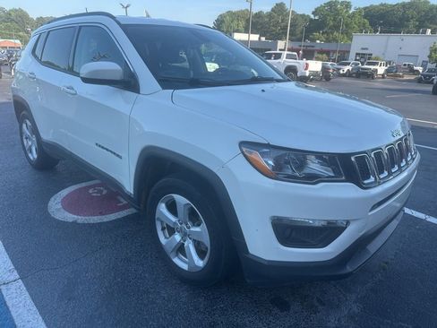 Used 2021 Jeep Compass Latitude FWD image 1