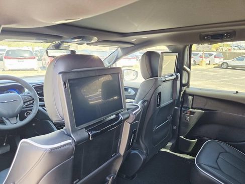 New 2026 Chrysler Pacifica Limited w/ Uconnect Theater Family Group FWD image 14