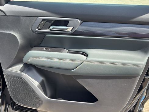 New 2026 GMC Terrain AT4 w/ LPO, Black Badging Package AWD/4WD image 22