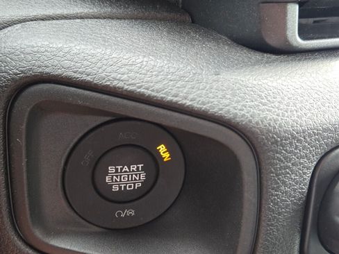 Used 2025 Jeep Wrangler Unlimited Sport AWD/4WD image 28