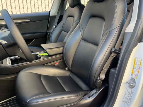 Used 2021 Tesla Model 3 Standard Range Plus image 32