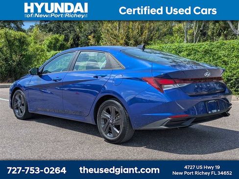 Used 2022 Hyundai Elantra SEL w/ Convenience Package image 3