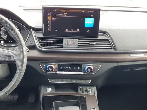 Used 2025 Audi Q5 e Premium Plus w/ Premium Plus Package image 37