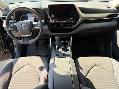 Used 2023 Toyota Highlander L FWD image 9