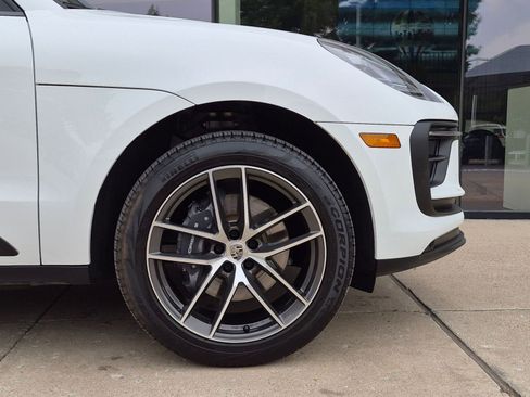 Certified 2026 Porsche Macan AWD/4WD image 11